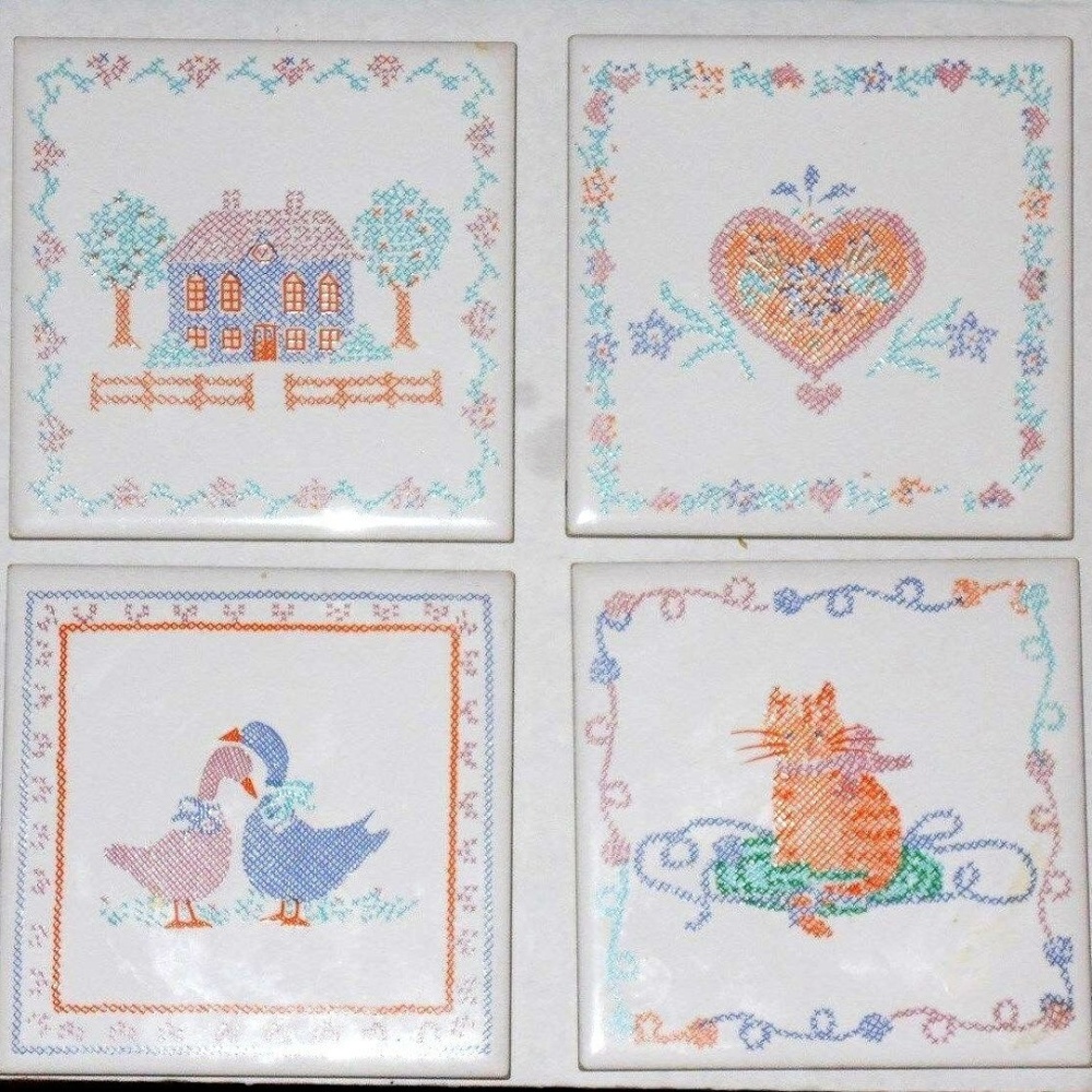 Vintage 4 piece set Inc pot rest/holder wall Decor